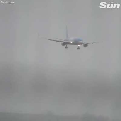Pilot nails sideways landing in 40-knot crosswinds at Bristol Airport! Perfect!👌