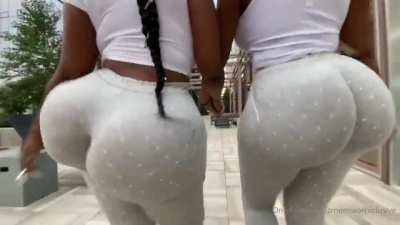 🍑😳🍑