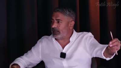 CHP’nin Halk TV ile arasındaki anlaşmayı sonlandırmasından sonra Halk TV’nin sahibi Cafer Mahiroğlu’ndan itiraf gibi bir açıklama geldi: ”CHP, YouTuber’lara 100-150 bin lira aylıklar veriyor.”
