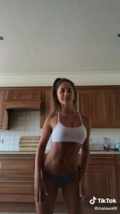 Incredible figure (maiawallll)