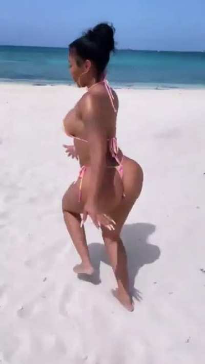 Chinese Kitty (@Chinesekitty) Beach 2