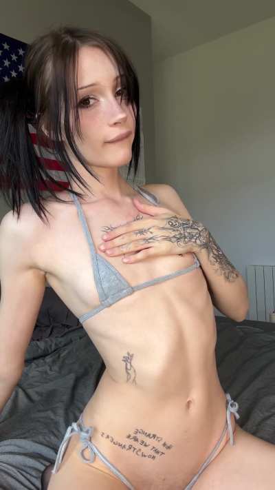 I think naked looks good on me :3