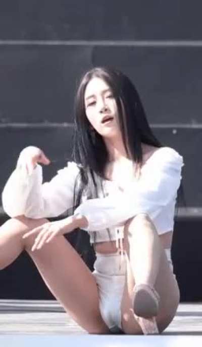 [GIF] Korean 'Kamel' Toe - Bomi from 'Girl Crush' (with closeup)