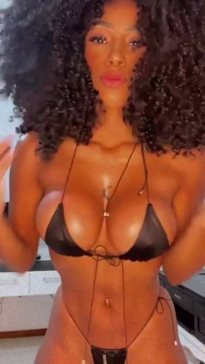 Lua Santa<wbr>na🤤🤤