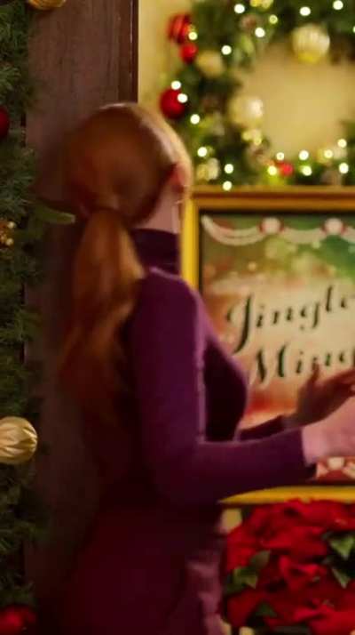 Madelaine Petsch (Hotel for the Holidays) - Mobil<wbr>e/Ver<wbr>tical<wbr>.
