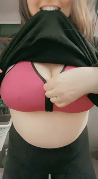 Dropping the zipper on my bra for you!