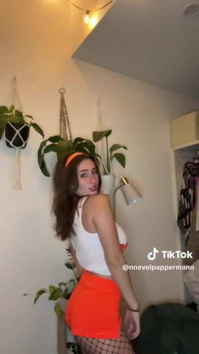 Hooters waitress @nnev<wbr>elpap<wbr>perma<wbr>nn