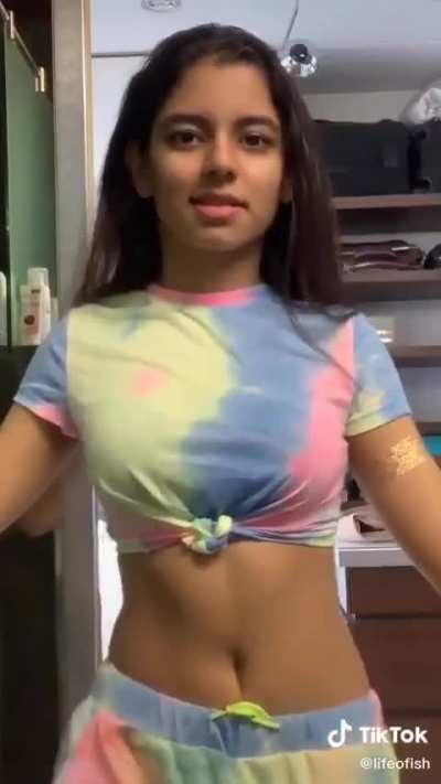 Isha jain belly dance in multicolor outfit