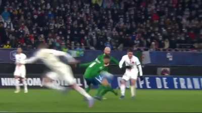 Here is another beautiful pass from the best midfielder in the world
