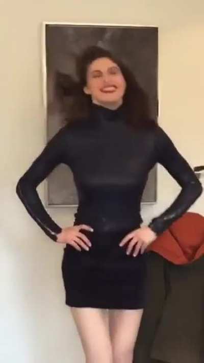 Alexandra Daddario 