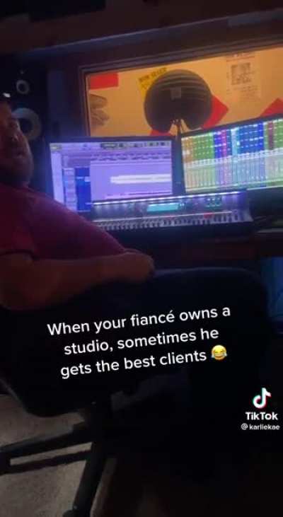 Get this man a record deal ‼️