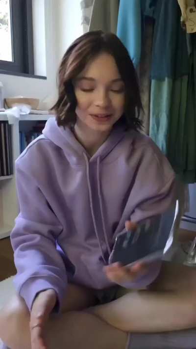 [New Insta Reel] Emma seems to love her new phone