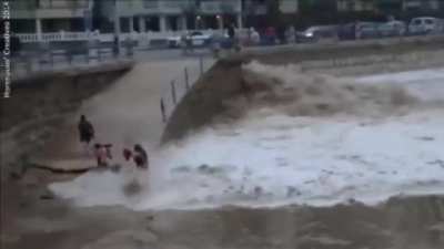 Playing with strong sea waves isn't a good idea