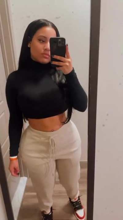 👸🏻🤳🏽
