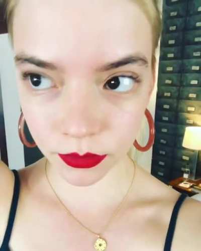 Anya Hot