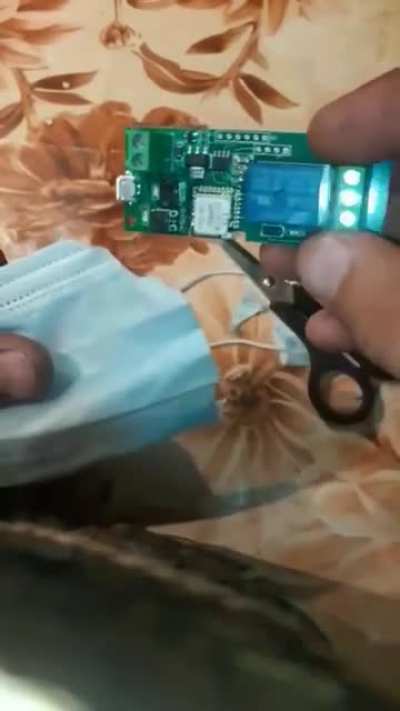 Basicamente, o vídeo que seu tio recebe no whatsapp, acredita e passa pra frente.