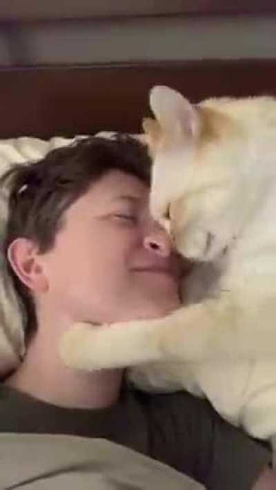 Smooches 😍😍