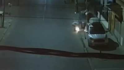 Haedo: Quiso prender fuego un local de Juntos por el Cambio y terminó envuelto en llamas
