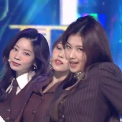 201108 - Minatozaki Sana (ft Mina, Dahyun)