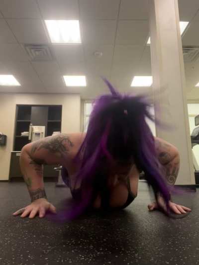 Getting it in at the hotel gym, wanna get it in? [f]