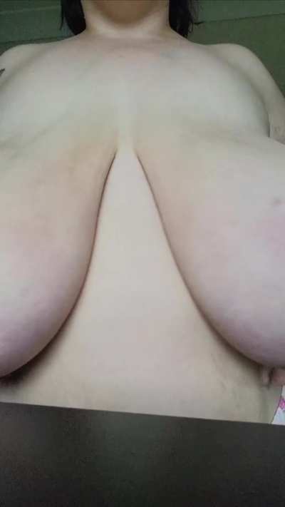 Needing some strong volunteers to carry them round for me? www.o<wbr>nlyfa<wbr>ns.co<wbr>m/gig<wbr>ijugz