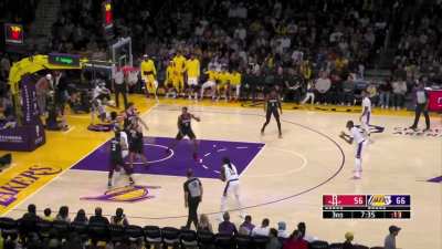 [Highlight] Crowded by 3 defenders down low..but Anthony Davis decides to just dunk the ball