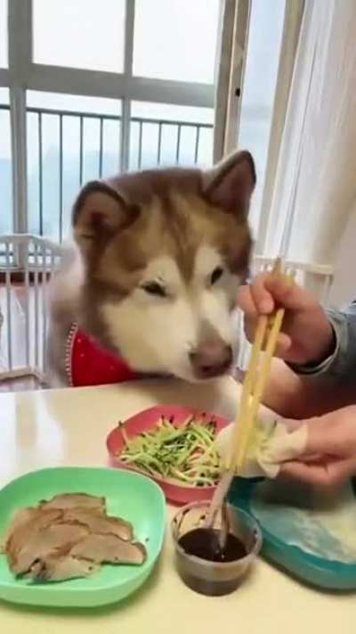 He knowst it tastes better with sauce