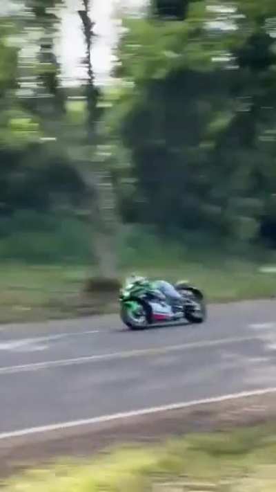 Scooter bro gives no fucks 😂