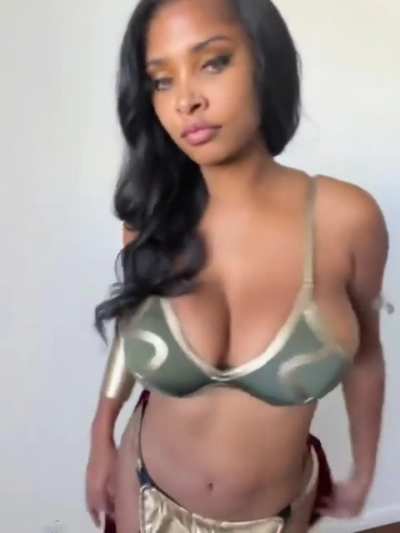 Slave Leia cosplay (Dark<wbr>phoen<wbr>ixsky<wbr>e)