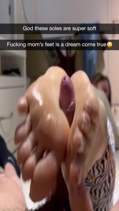 (M/S) Mom helps out (Foot Fetish)