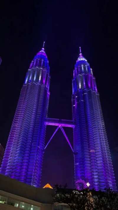 Petronas Twin Towers Light Show for NYE countdown. 📷: petronastwintowers on IG