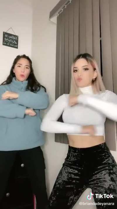 Que rico le rebotan las tetas al principio🔥