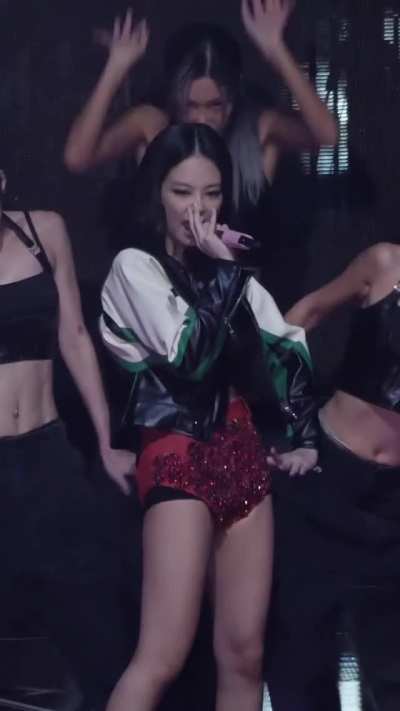 the way those tits bounce is making me rock hard jenni<wbr>e😳😳😳
