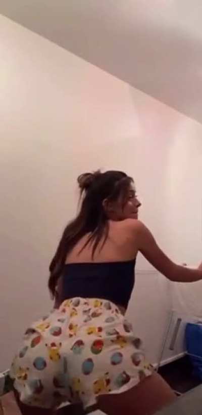 Her boyfriend stopped her real quick when she started breaking back, Definitely knew we’d all be cumming to her fat ass.