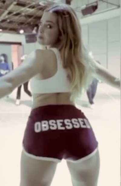 Addison twerking slow motion