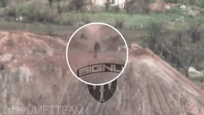 Close range combat between Ukrainians and Russian soldier. Date and location unknown, it was posted today.