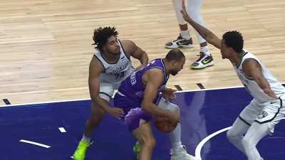 [Highlight] Horton-Tucker dives head first into Cam Thomas' crotch and complains about the foul