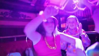Primary school kids make a banger