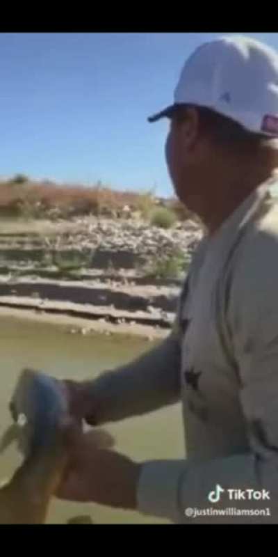 Gon' fishing.