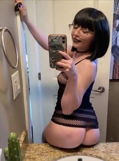 For a 95lb gothling, do I still have an ass you'd like to be balls deep in? 🖤