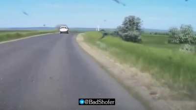 Некоторые идиоты за рулём воспринимают обгон как личное оскорбление