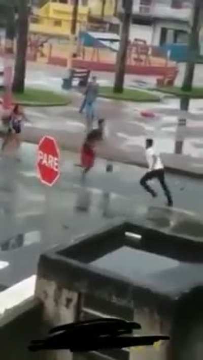 Será q ela desmaiou? 🤔