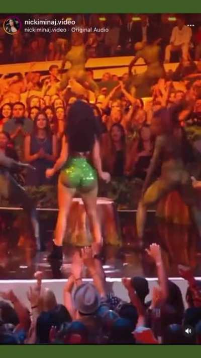 Nicki Minaj @nickiminaj 🐊