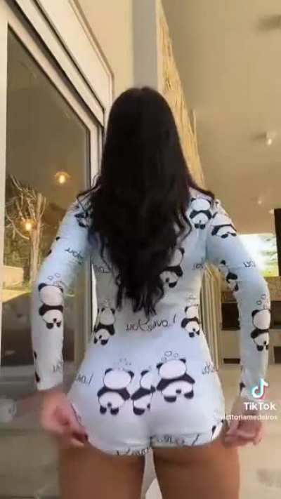 victt<wbr>oriam<wbr>edeir<wbr>os and her amazing ass