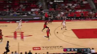 [Highlight] Tari Eason intercepts the entry pass and throws a cross court dime to Daishen Nix