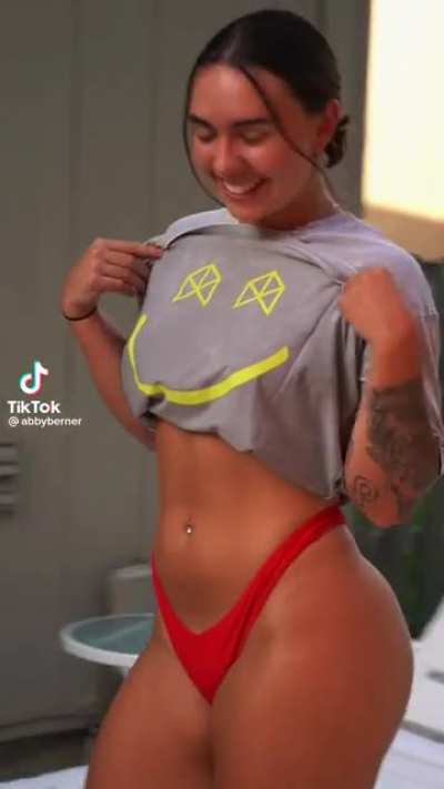 Her body is perfect but her face …. Idk she don’t look pretty to me 😅😂