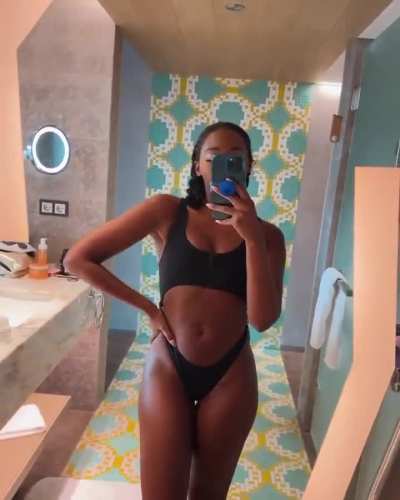 Nafessa Williams 