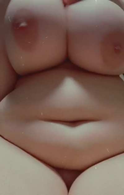 I'm loving allll this chubby belly yummyness 💕💋
