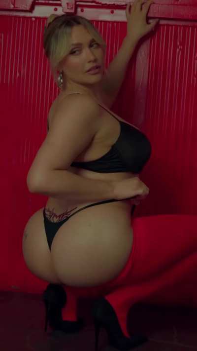 Black lingerie - IG February 2026