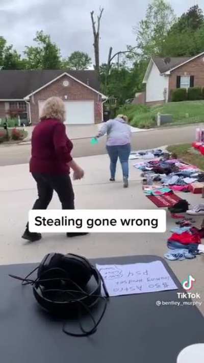 Garage sale thief gets some instant karma